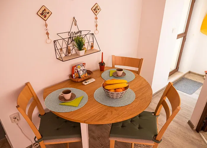 Cozy 1-Bedroom Apartment 5 Min From The Beach