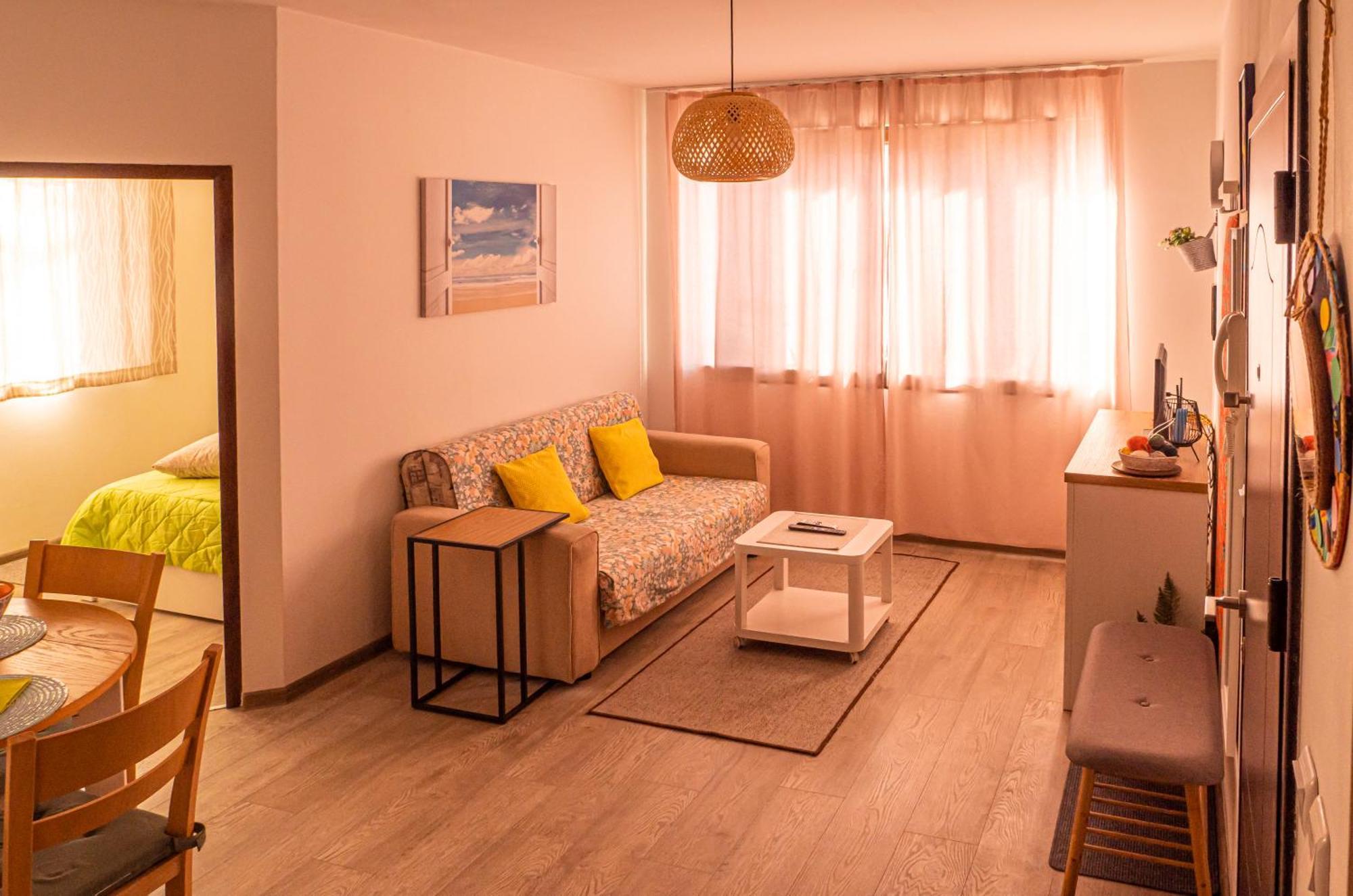 Apartment Cozy 1-bedroom 5 Min From The